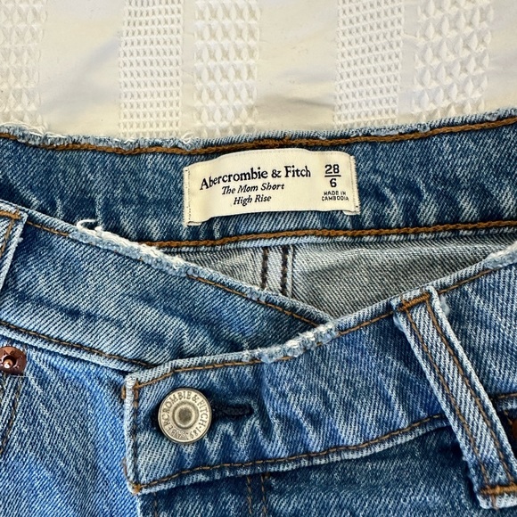 Abercrombie & Fitch Mom Short high rise - Picture 2 of 3